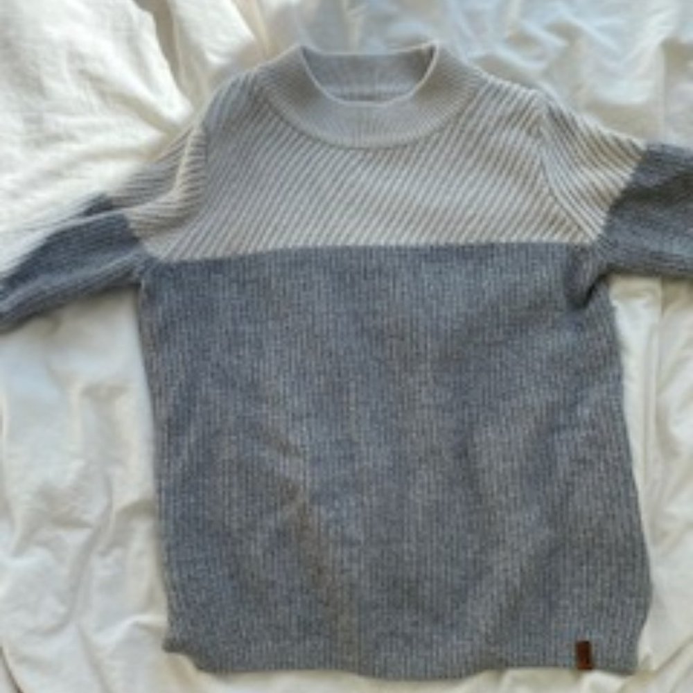 Roots Mock-neck Grey and Off-White Kited Sweater | Size S